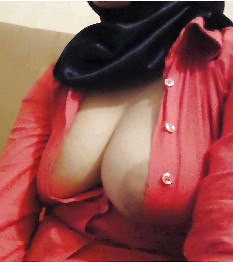 Hijab (Girls - MILFs) adult photos