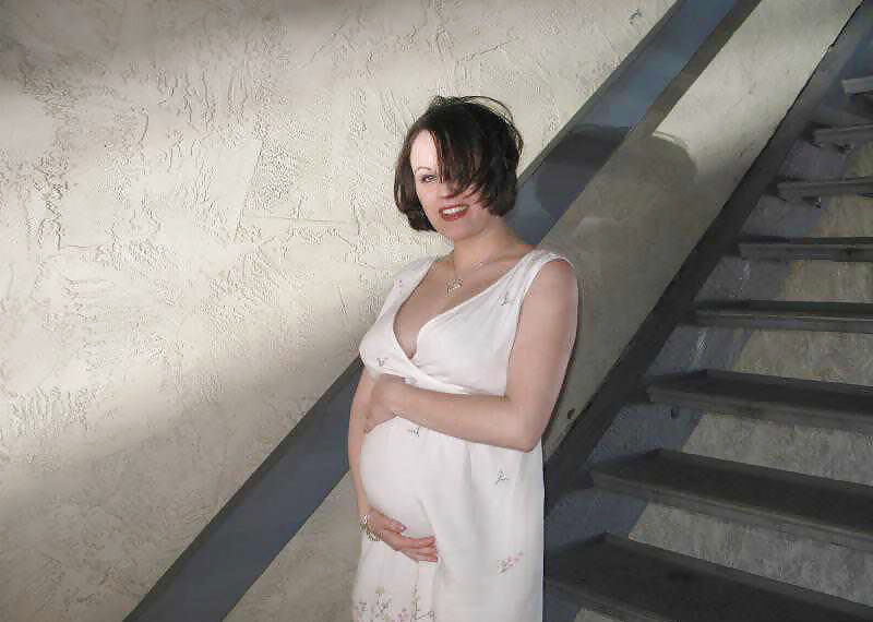 Pregnant brunette Jennifer posing adult photos