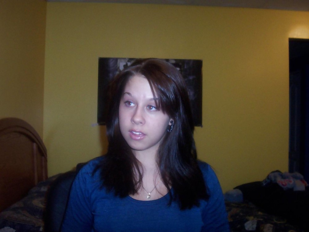 SingleStonerBabe From JoinUnTrue.com adult photos