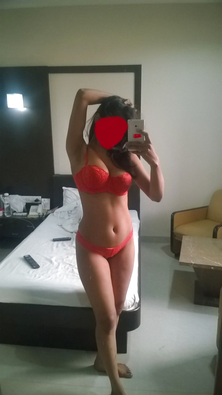 Desi Showing Assets 51 adult photos