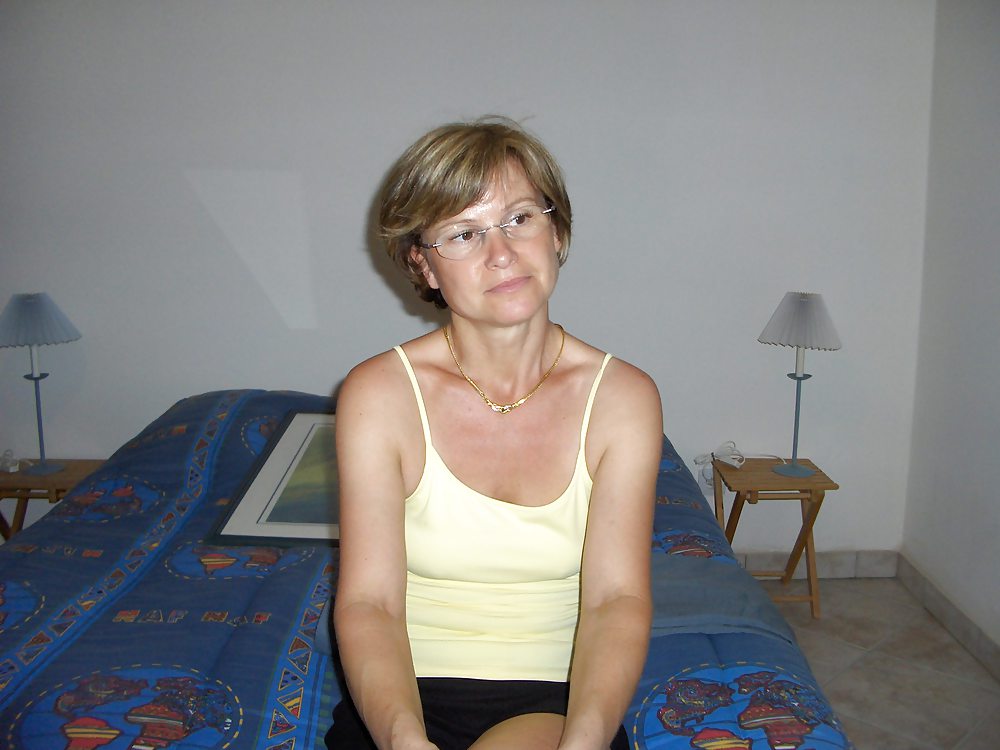 Unknown MILF 6 adult photos