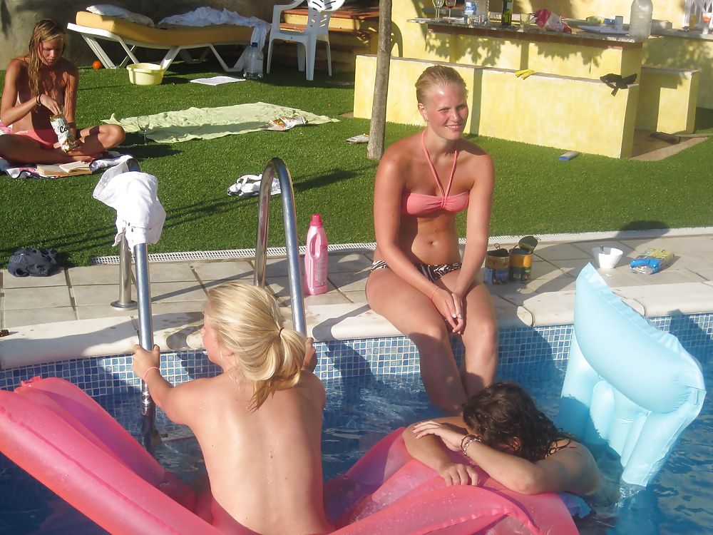 Teengirls in the pool adult photos