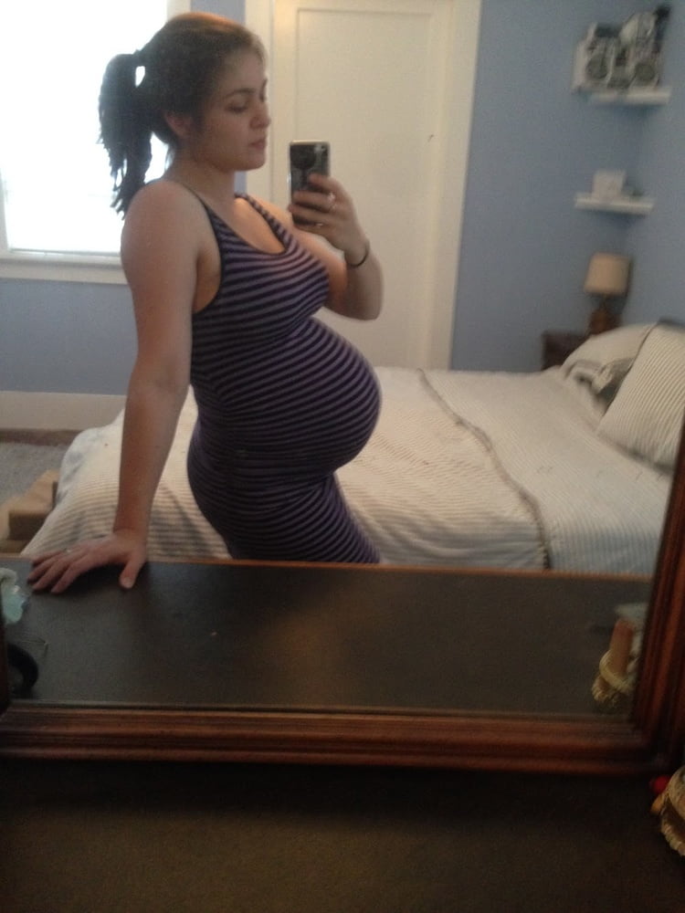 Hot pregnant wife likes to show off - 23 Photos 