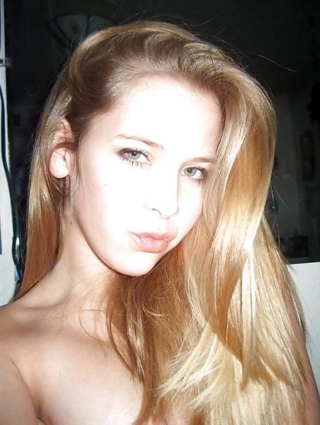 Self Shot BlonDe adult photos