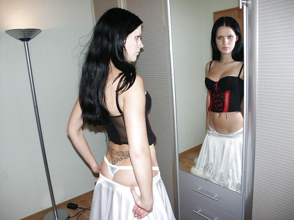 BEAUTIFUL AMATEUR TEEN FROM BERLIN IX adult photos