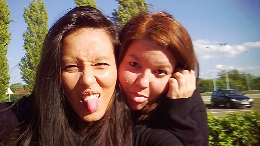 Petite, moche, conne... Mais nympho adult photos