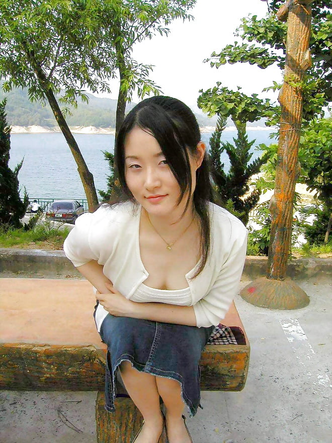 Beautiful Korean housewife naked outdoor adult photos