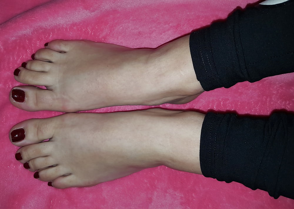 Lena's sexy (size 40) feet adult photos