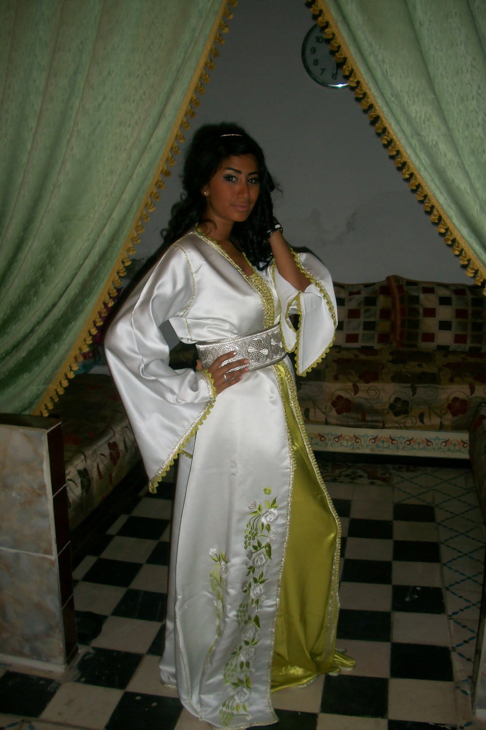 BEURETTE SALOPE ZAKIA MELLOUK MACHIT MARRAKECH PARIS adult photos