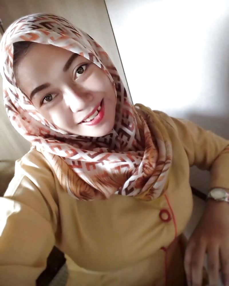 Indonesian Jilbab Hijab Babe With Big Boobs 29 Pics