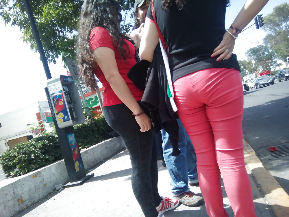 Culo de rosa en la calle adult photos