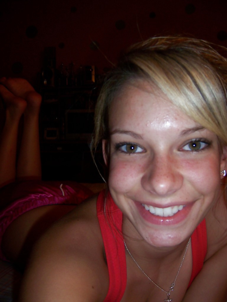 Pretty Amateur Allie adult photos