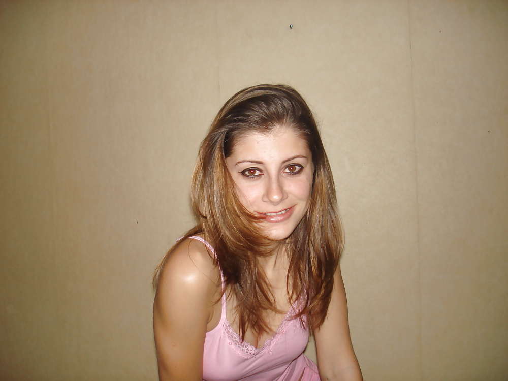 Little Dirty Veronique Suce adult photos