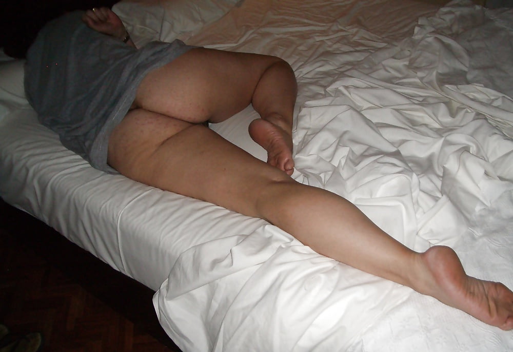 En la cama sin braga adult photos