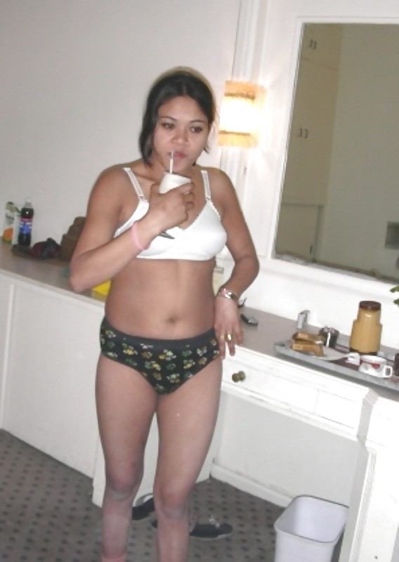 Indian Housewife Nisha adult photos