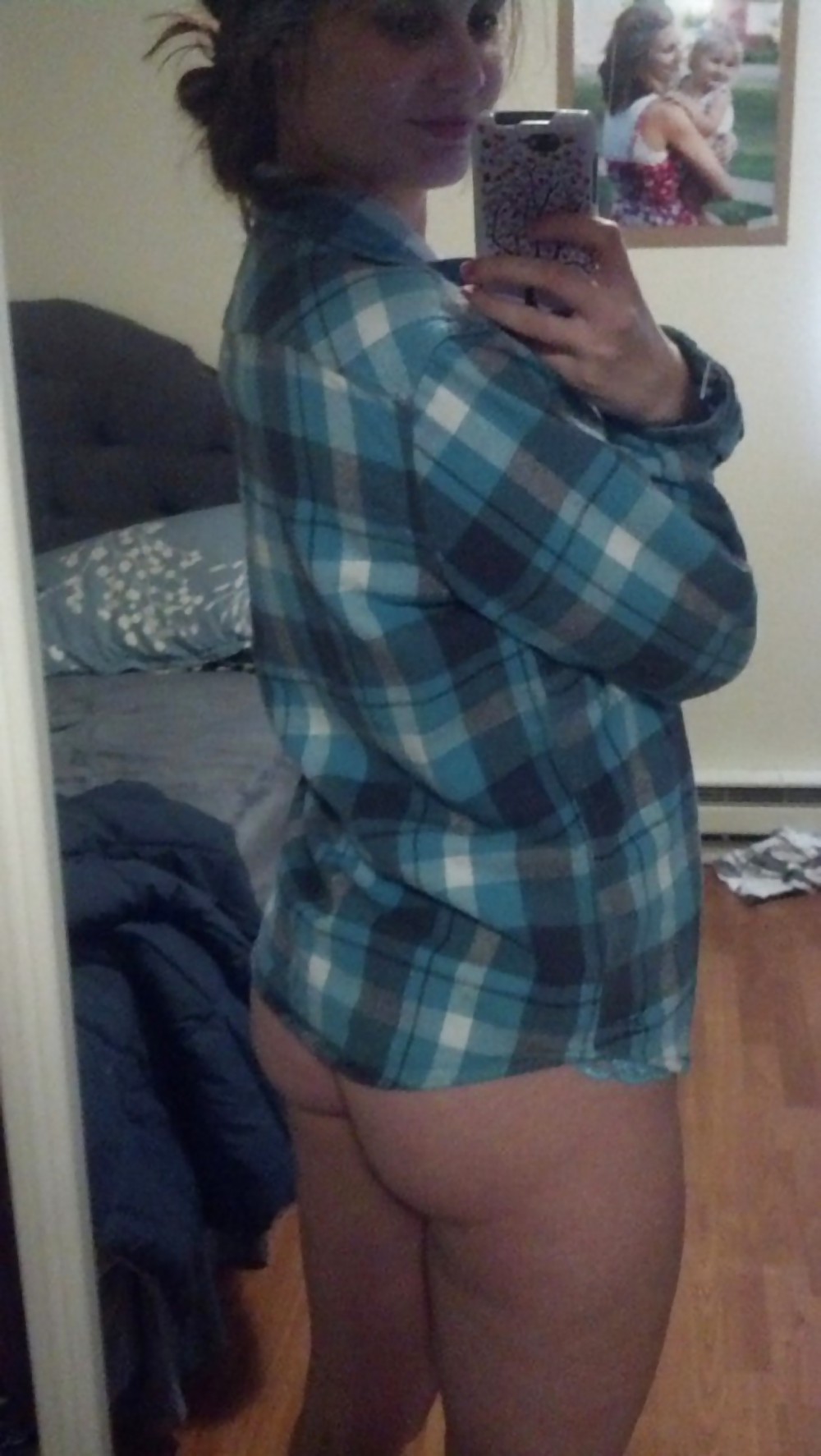 Young Latina Milf SelfShot adult photos