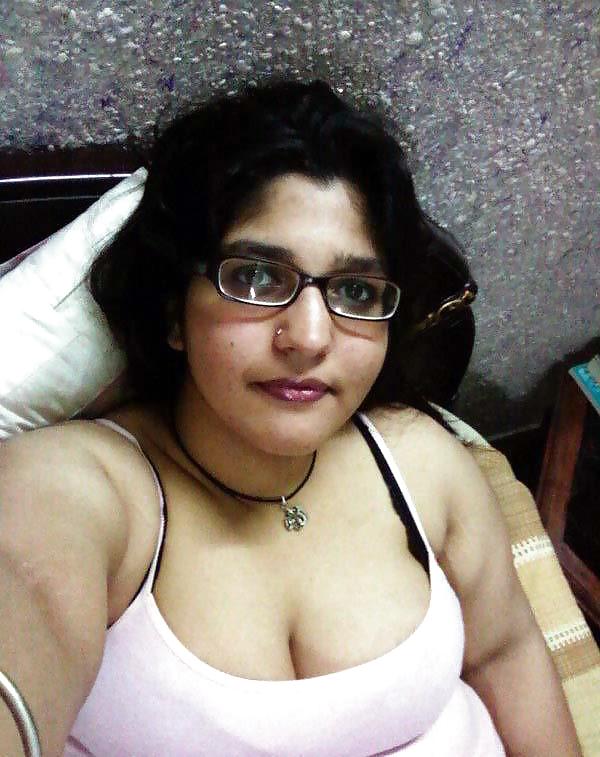 Hot Indian Lady adult photos