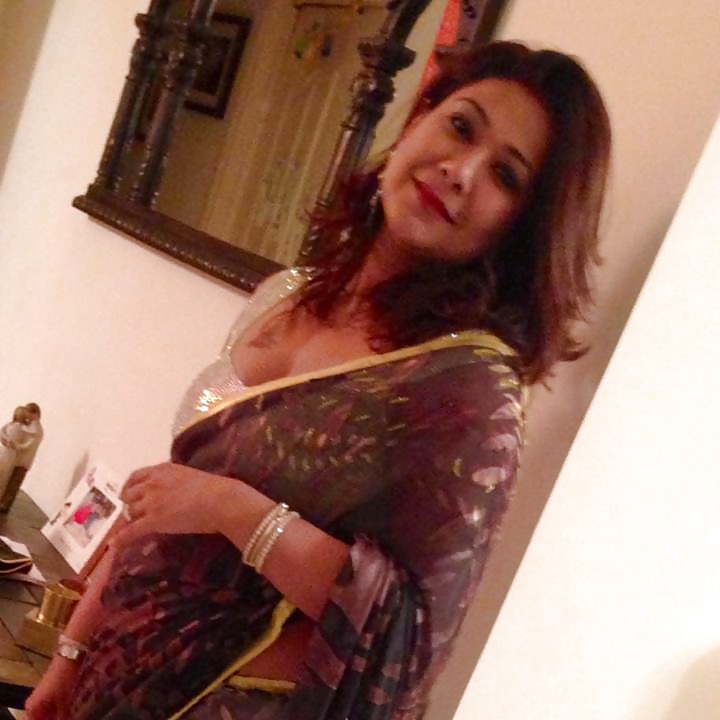 Bangladeshi Aunty adult photos