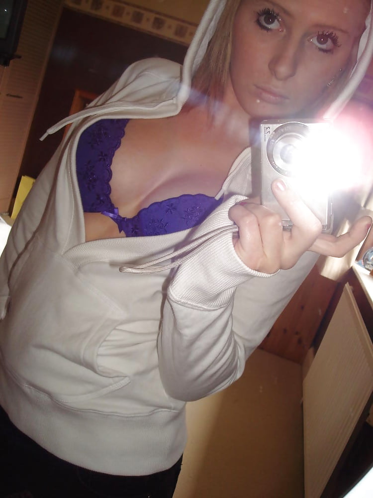 Hot Young Bitch Selfies adult photos