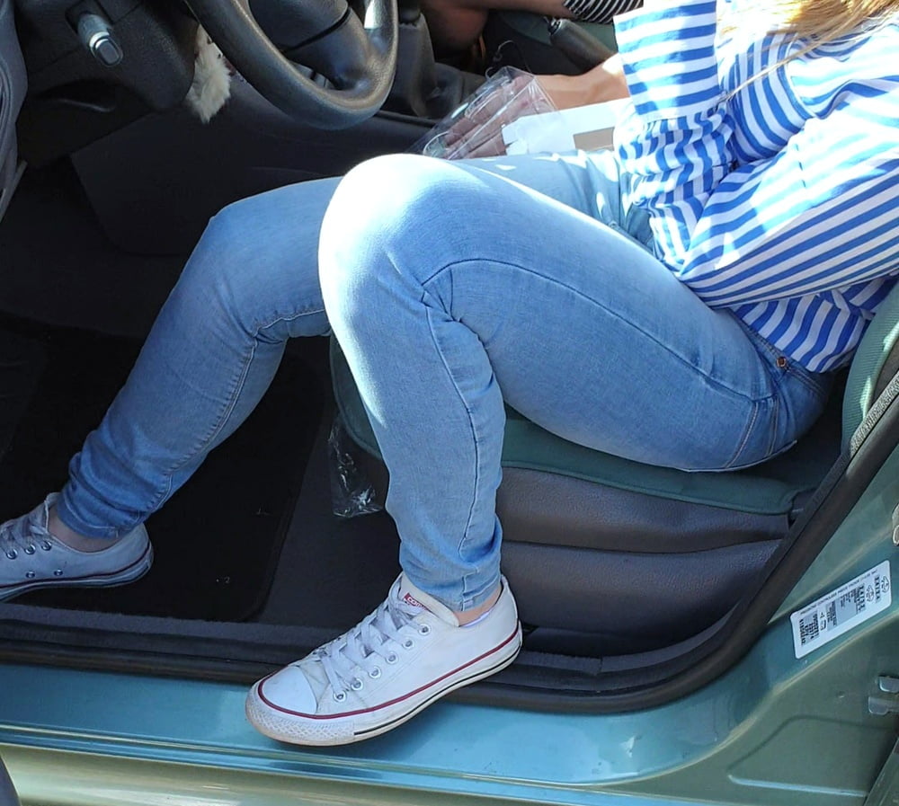 Candid feet photo #324255137