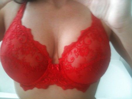 my gf,s gorgeous tits in a sexy red bra