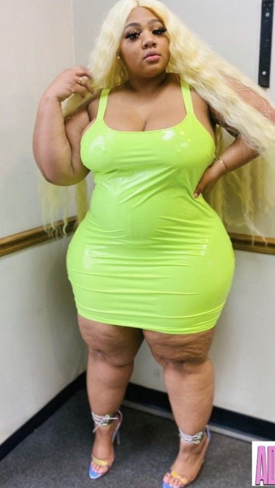 Thick in Mini's- 33 Photos 