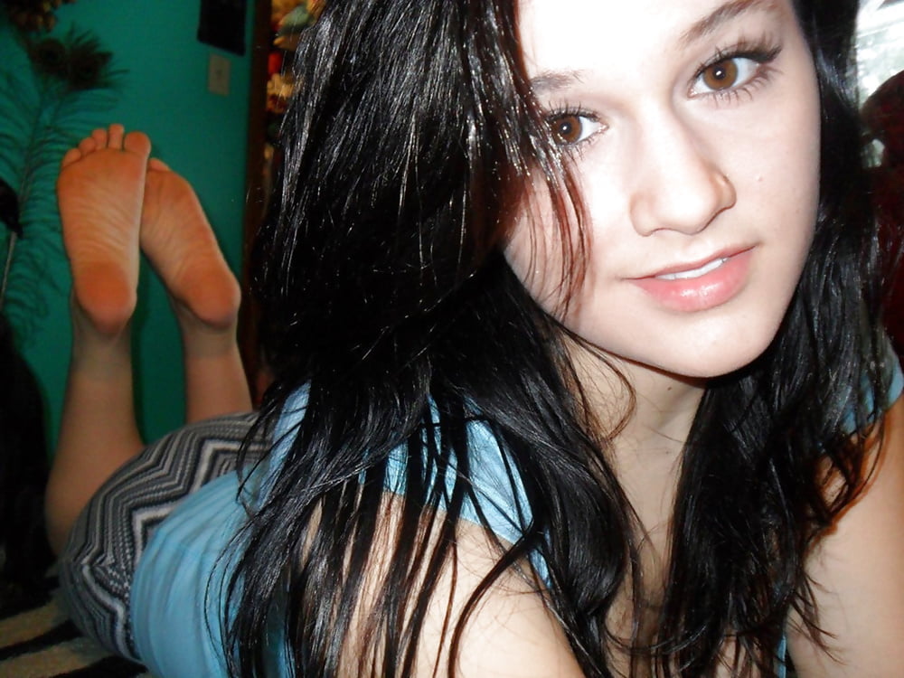 selfshot girls feet pose!!! adult photos