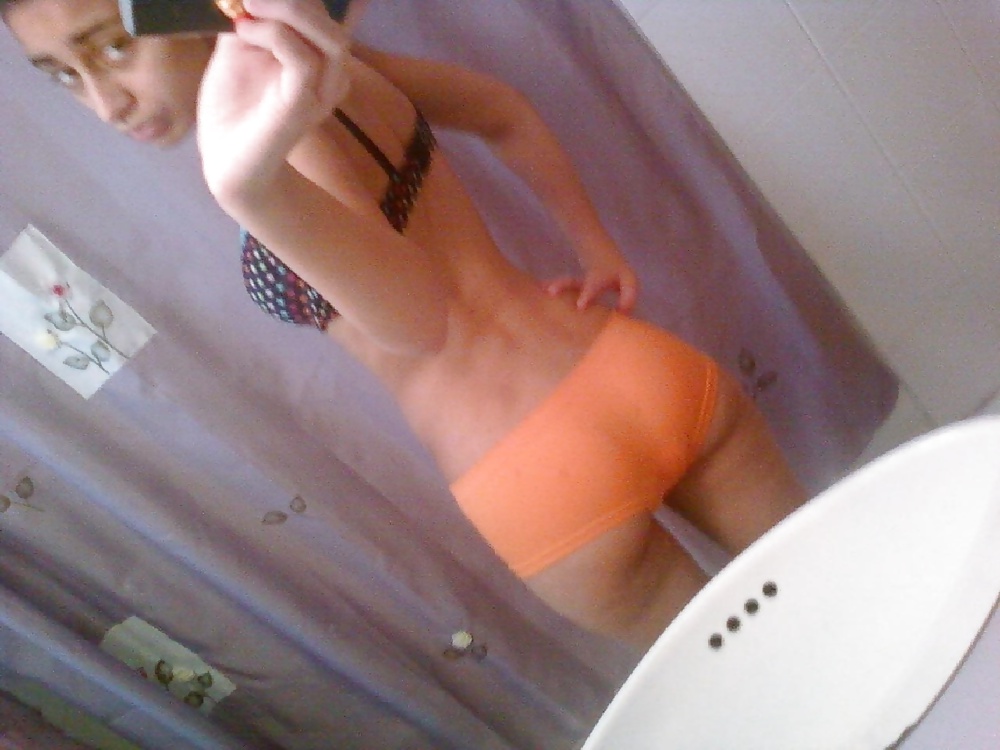 Arab Teen Selfshot adult photos