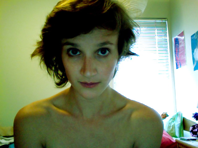 Teen with nice ass shows tits adult photos