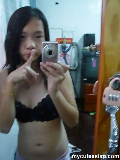 Cute Asian girlfriend selfshot nude pics adult photos