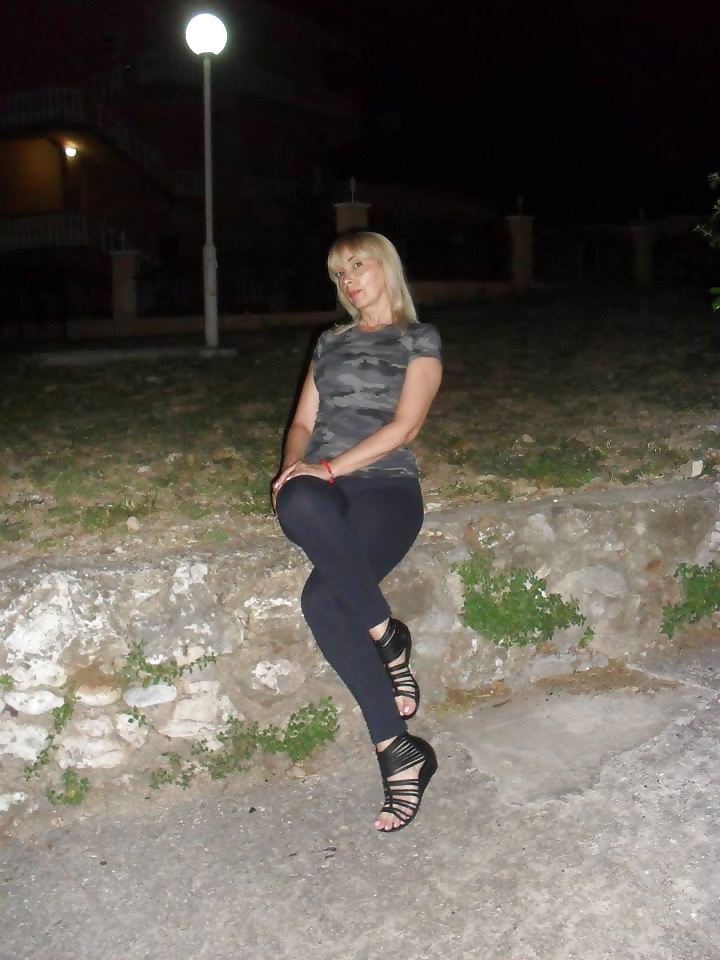 Serbian MILF Ivana R. adult photos