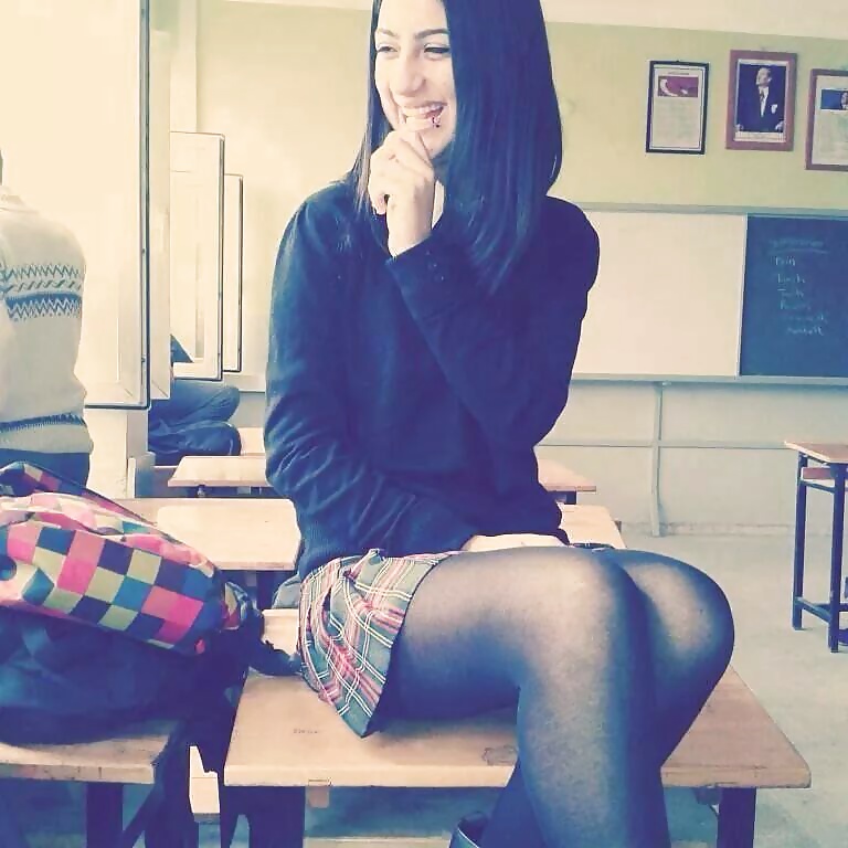 Liseli Kizlar adult photos