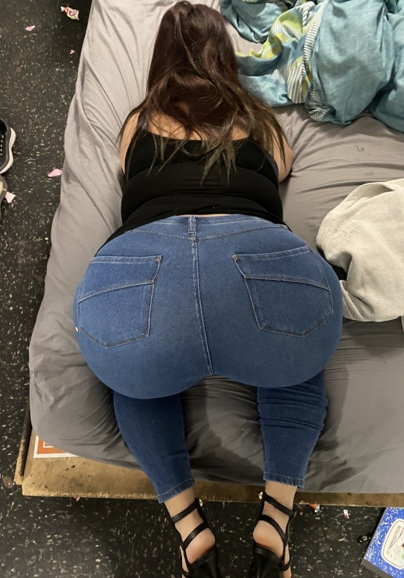 Big ass latina slut fucks herself-7731