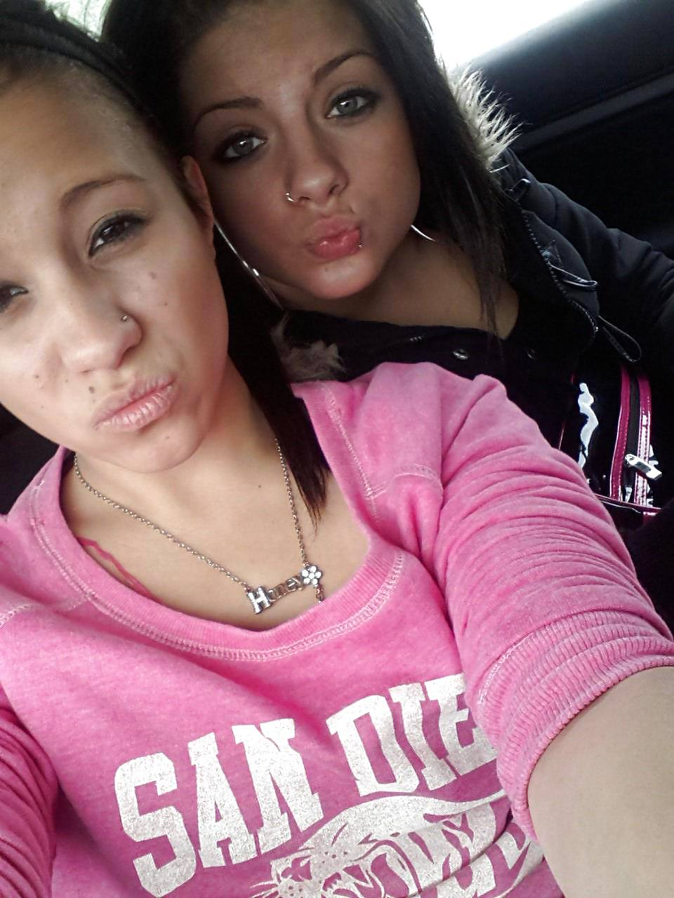 Teen Denise (19) adult photos