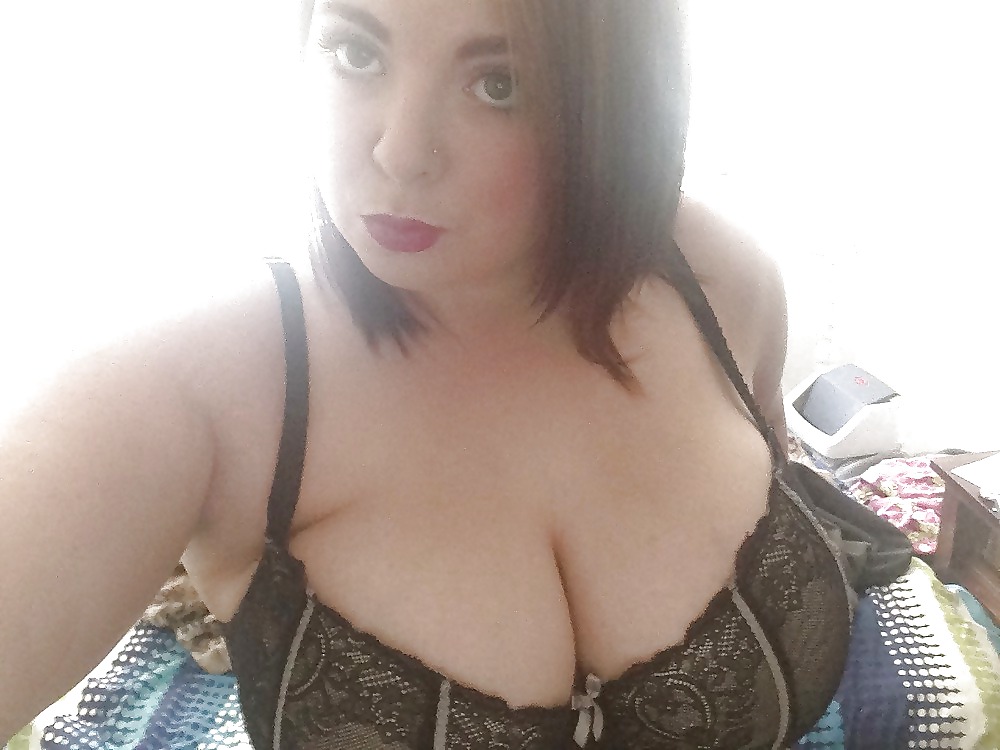 Pretty slut with big tits adult photos