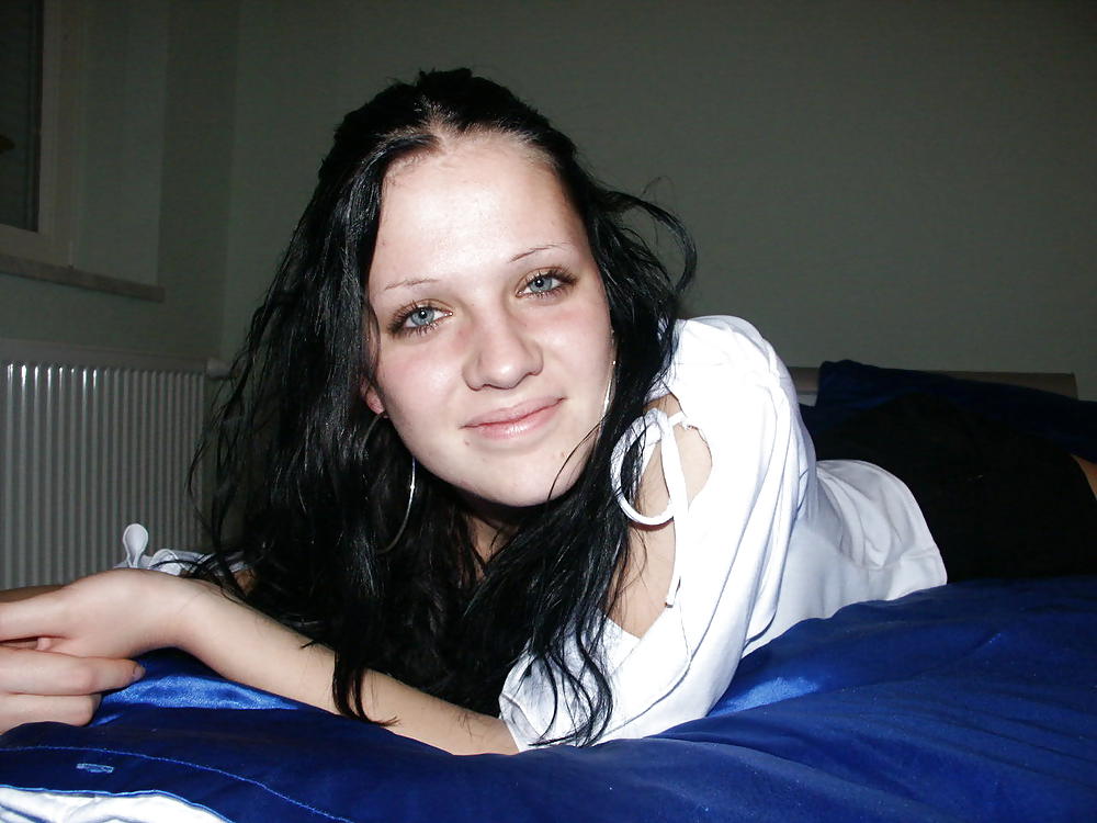 BEAUTIFUL AMATEUR TEEN FROM BERLIN III adult photos