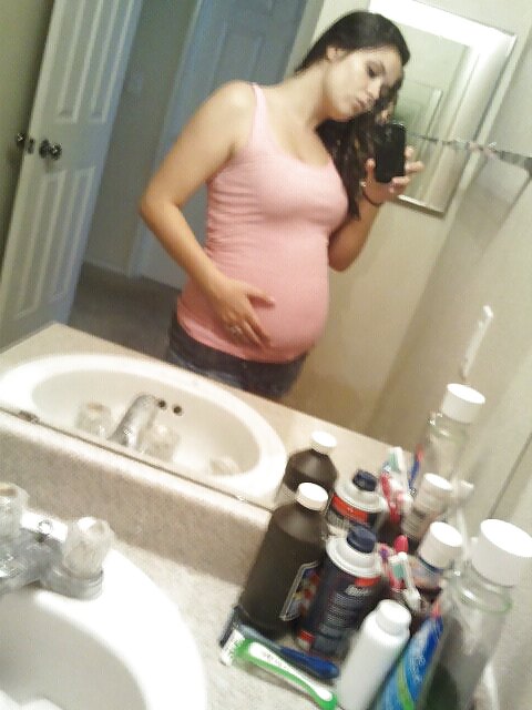 Pregnant FB MILF adult photos