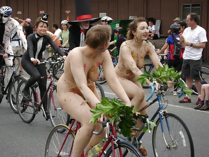 Nude Painted Ladies in Public Fetish Gallery 26 adult photos