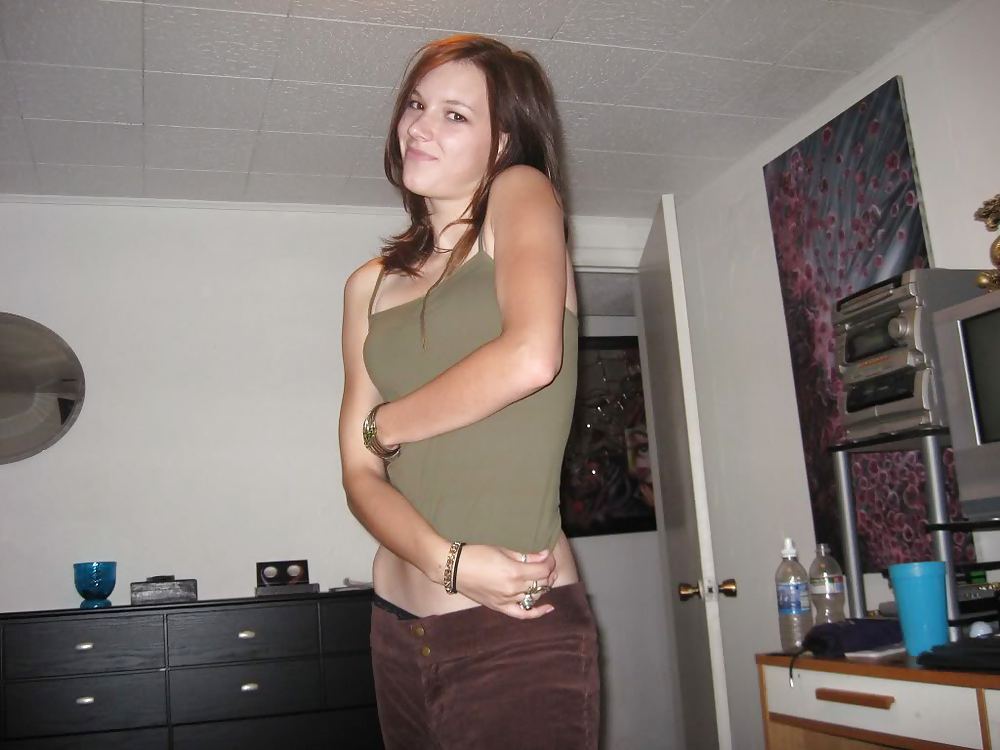 Pretty Amateur Nikki adult photos