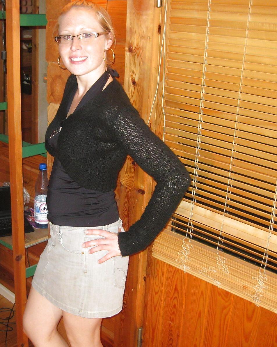 NERDY BLONDE SHOWING ALL adult photos