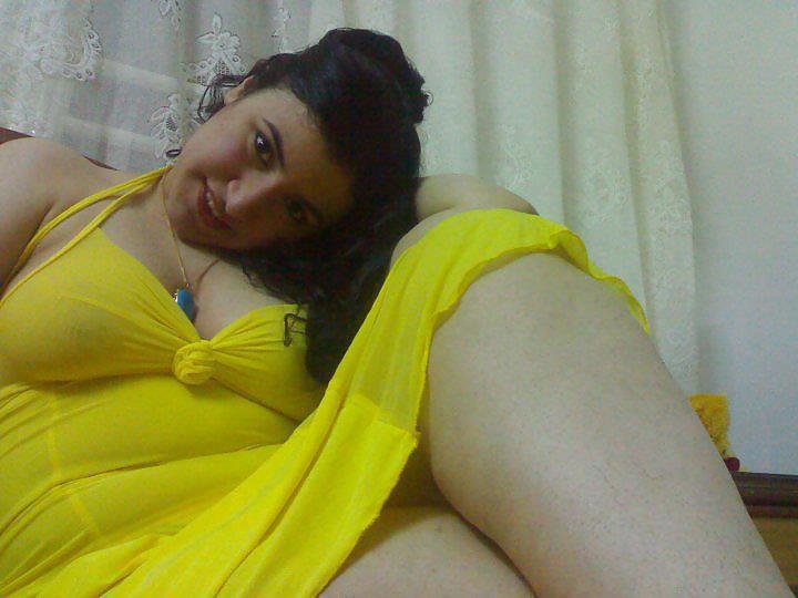 arab cleavage adult photos