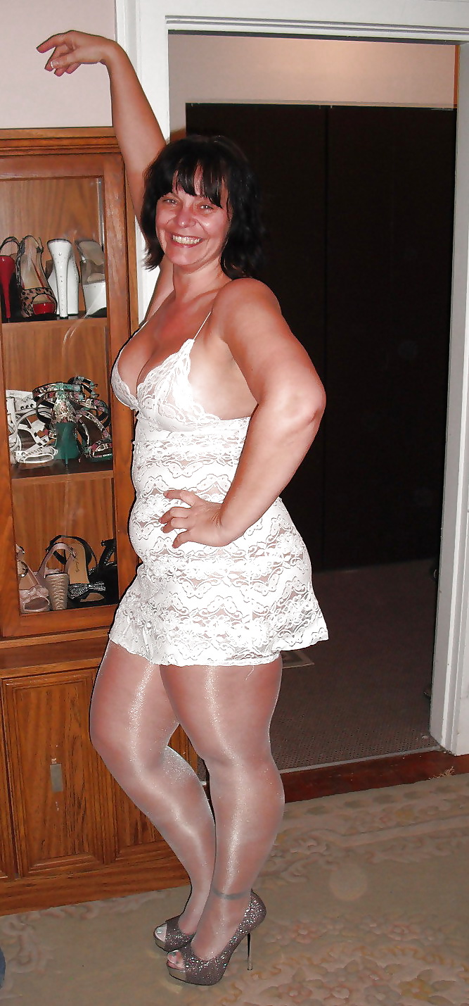 Full thighs in the mini 106 adult photos
