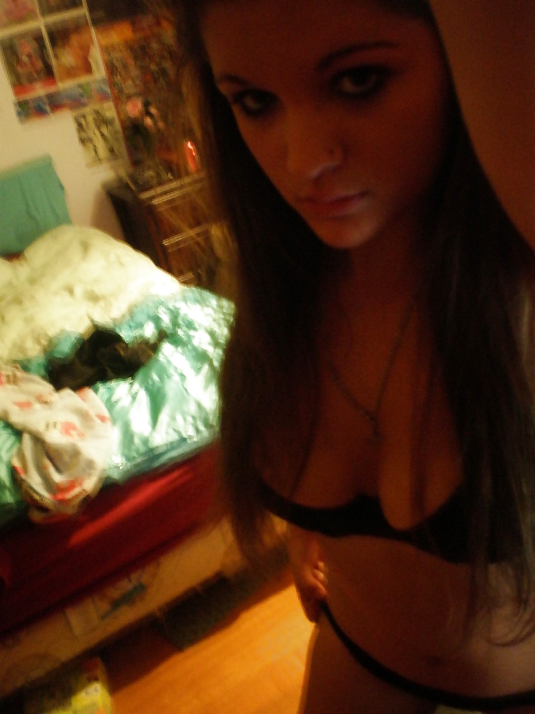 beautiful teen selfshot (thanks for 10000 profile views) adult photos