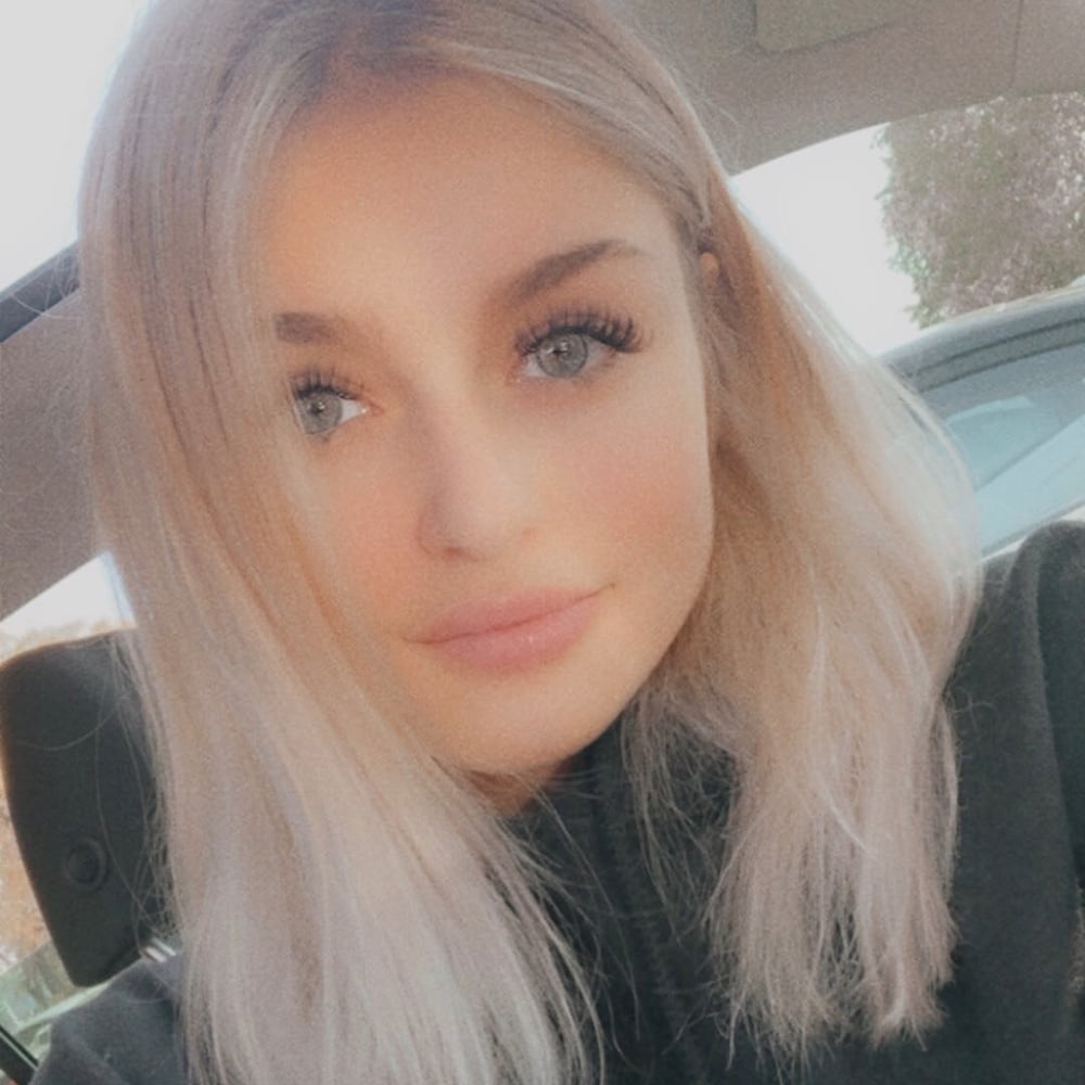 SOPHIA...a young sexy lesbian... adult photos