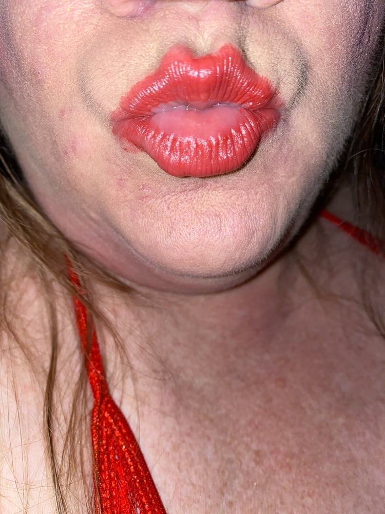 Slutty BBW wife in red lingerie - 35 Photos 