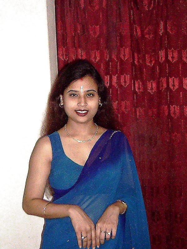 INDIAN SEXY HOUSEWIFE adult photos