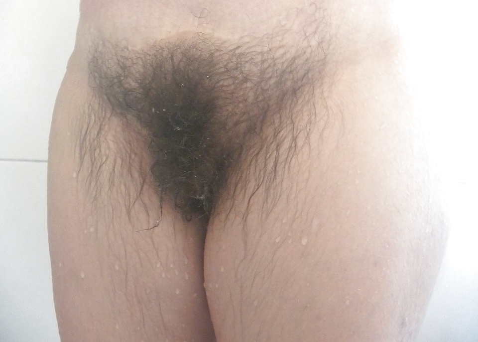 Brazilian with Hairy Pussy adult photos