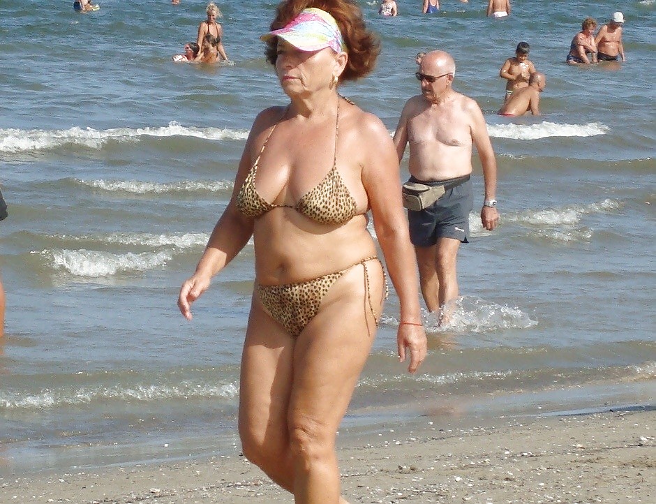 Mature bikini. adult photos