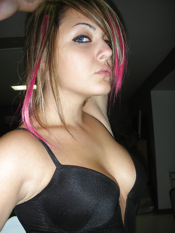 Very Hot Emo Chick adult photos