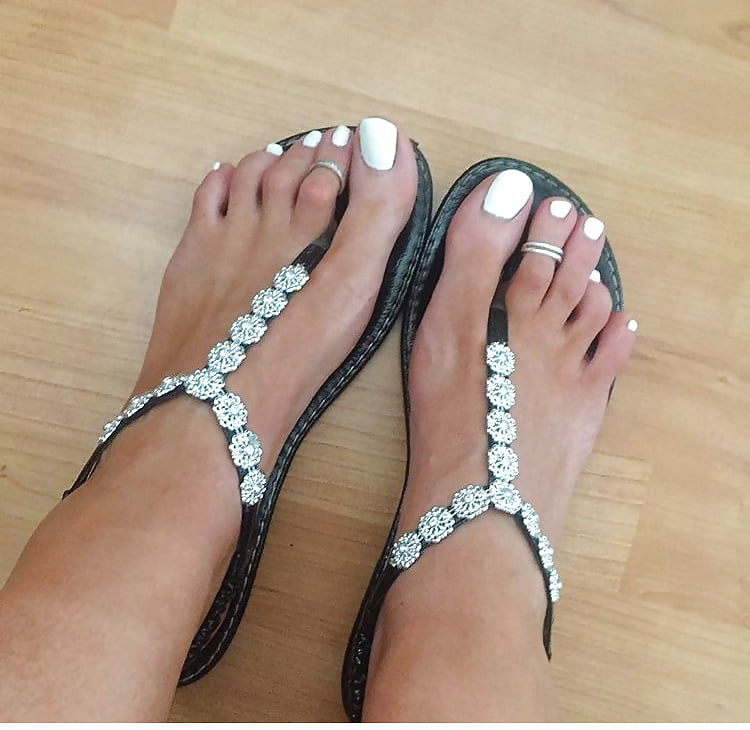Sexy Milf Feet (Aussie Milf, Instagram, Tall) adult photos